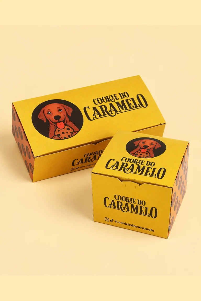 Duas caixas amarelas Cookie do Caramelo com impressão personalizada e ilustração da marca.