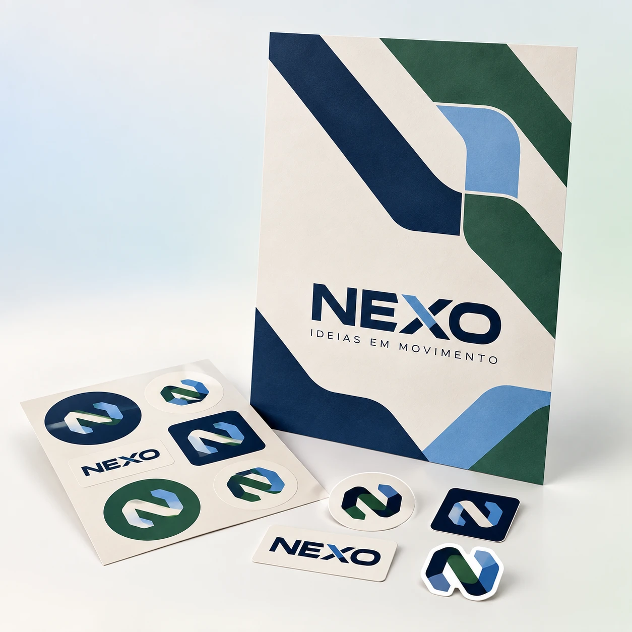 Mockup conceitual NEXO com cartaz vertical e adesivos personalizados.